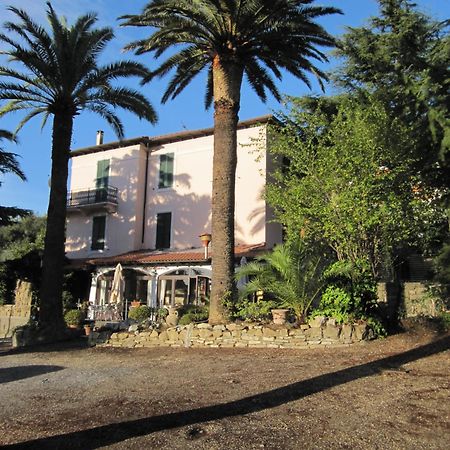 Hotel Ristorante Il Caminetto Diano Marina Kültér fotó