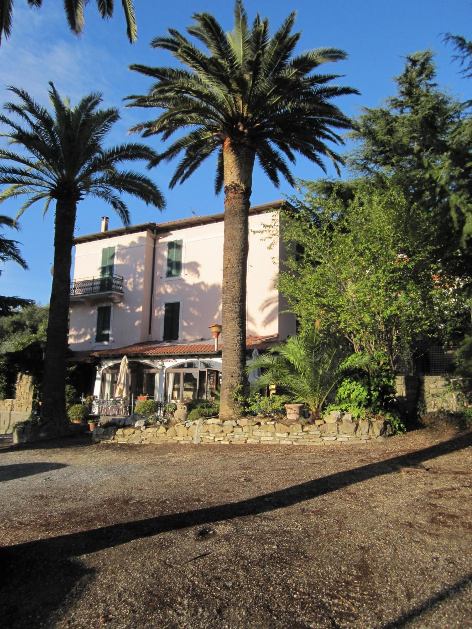 Hotel Ristorante Il Caminetto Diano Marina Kültér fotó