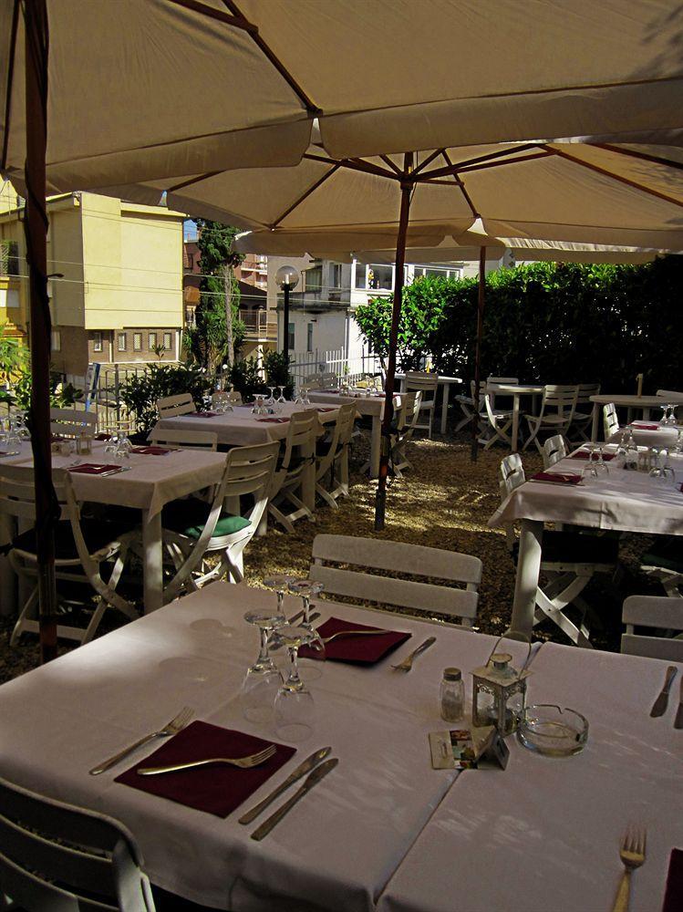 Hotel Ristorante Il Caminetto Diano Marina Kültér fotó