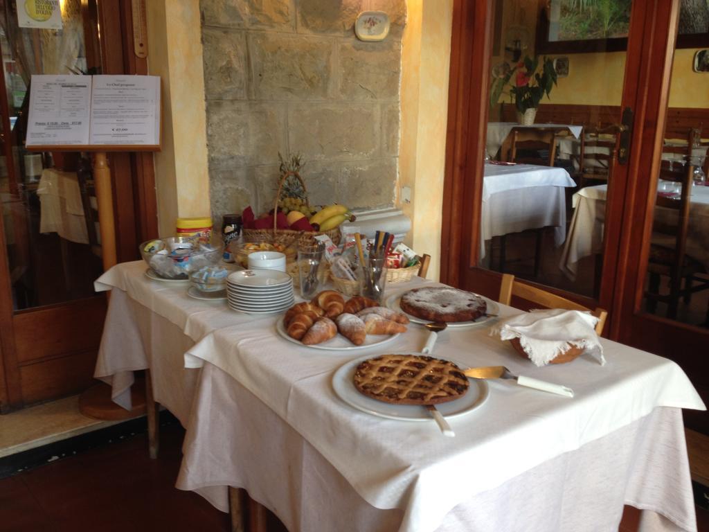 Hotel Ristorante Il Caminetto Diano Marina Kültér fotó