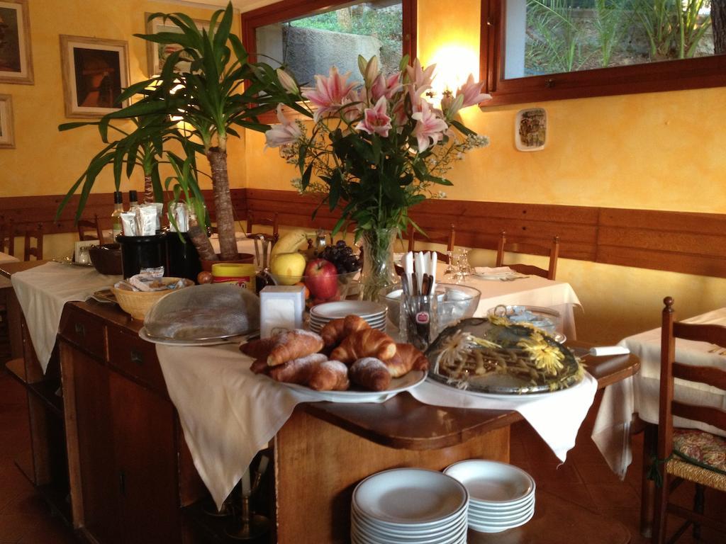 Hotel Ristorante Il Caminetto Diano Marina Kültér fotó